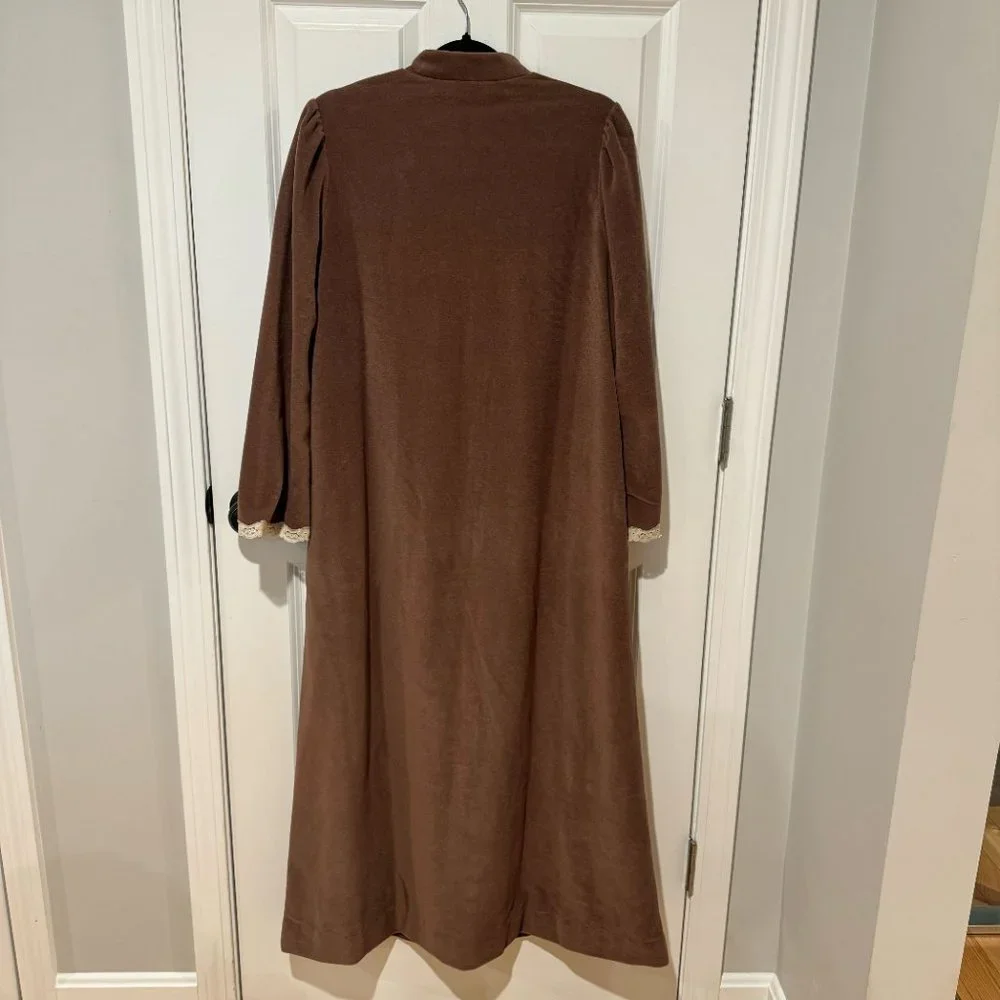 Vintage Vanity Fair Lace Velour Night Gown - Size Small‎